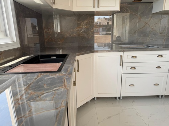 Zemmer Mermer Granit, mezar yapımı, mermer mutfak tezgahı, masa ve sehpa imalatında kaliteli işçilik sunan profesyonel bir firmadır. Dayanıklı ve estetik çözümler üretir.